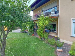 Außenseite Ferienhaus [Sommer]