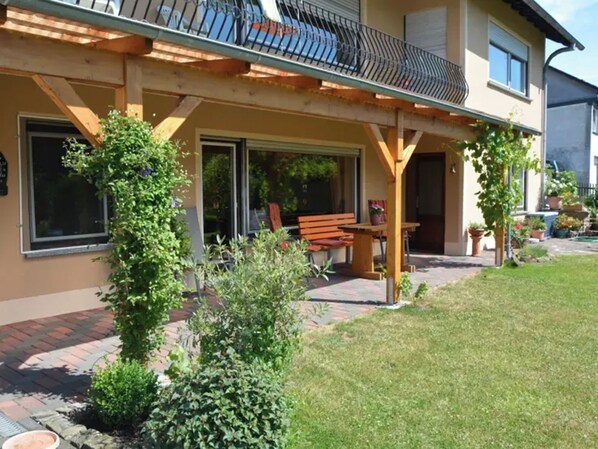 Außenseite Ferienhaus [Sommer]