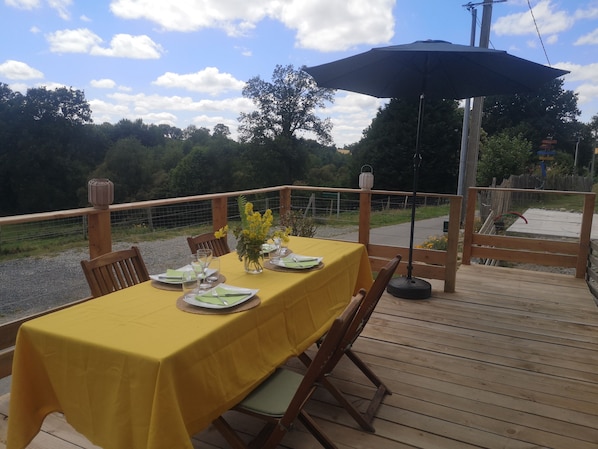 Outdoor dining