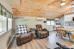 Living Room | Flat-Screen TV