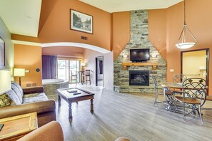 Living Room | Queen Sleeper Sofa | Smart TV | Fireplace