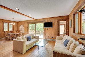 Living Room | Smart TV | Free WiFi