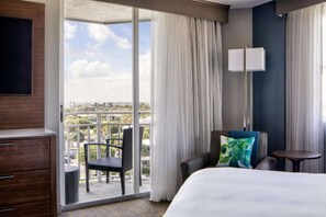 King Studio Suite, Resort View with Balcony (Beachfront Sandpiper Tower)