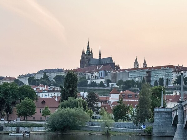 Sky, Building, City, Roof, Urban Area, Architecture, Waterway, Spire, Steeple, Landmark