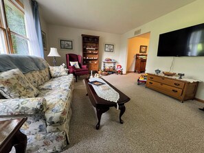 Spacious living room with 55" Roku Smart TV and abundant natural light throughout




Spacious living room with 55" Roku Smart TV and abundant natural light throughout

Spacious living room with 55" Roku Smart TV and abundant natural light throughout.


