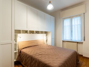 Möbel, Interior Design, Flooring, Schlafzimmer, Holz, Fussboden, Bett, Zimmer, Decke, Beleuchtung
