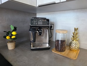 Kaffee und/oder Kaffeemaschine