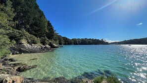 120 mètres au bas de la maison, marée haute, baignade
