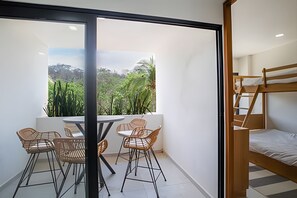 On site,Seating area,Coffee / tea facilities,Area and facilities,Balcony / Terrace,Patio,Living Room,Location