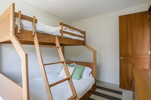 On site,Seating area,Area and facilities,Bed,Photo of the whole room,Location,View(from property / room)