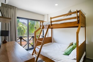 On site,Seating area,Area and facilities,Bed,Decorative detail,Photo of the whole room,Location,View(from property / room)