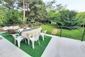 GRANDE TERASSE ET JARDIN