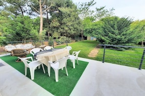 GRANDE TERASSE ET JARDIN