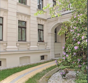 Zugang zur Stadtvilla