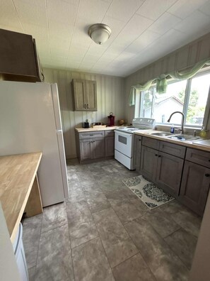 Kitchen with all the things you need! 
