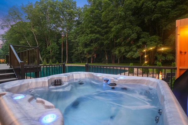 Outdoor spa tub