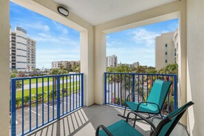 Oceanwalk 20-307 balcony