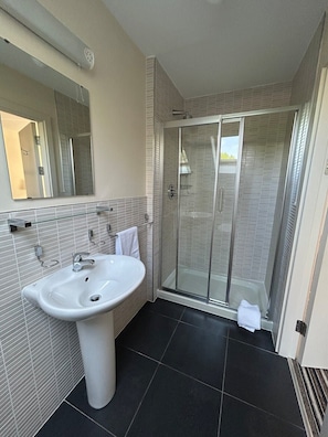 bedroom 3 ensuite