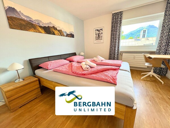 Cozy Master Bedroom with Large Double Bed (180×200 cm)