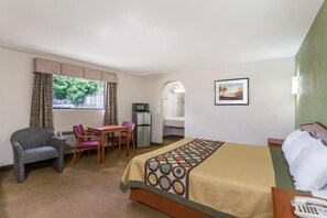 Unit w/ King size bed with living area
