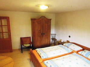 Ferienwohnung Forellenglück bis 3 Personen, 38 qm-Schlafzimmer