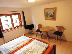 Ferienwohnung Forellenglück bis 3 Personen, 38 qm-Schlafzimmer