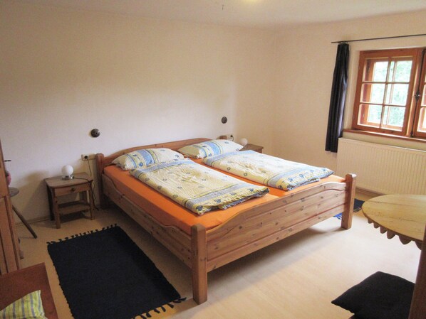 Ferienwohnung Forellenglück bis 3 Personen, 38 qm-Schlafzimmer
