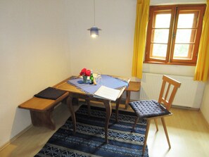 Ferienwohnung Forellenglück bis 3 Personen, 38 qm-Wohnzimmer Essecke