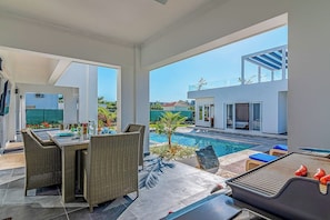 Outdoor eating space