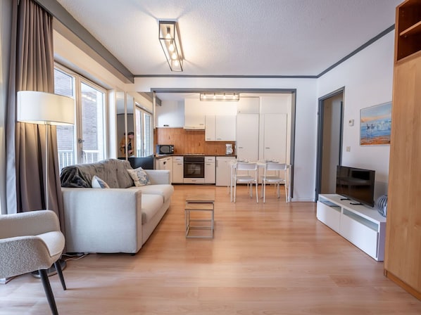 Meubles, Design Intérieur, Sol, Sol, Canapé, Bois, Plafond, PiÚce, Parquet, Salon