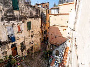 Shade, Balcony, Houseplant, Flowerpot