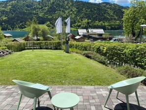 Hexe: Terrasse mit Seeblick