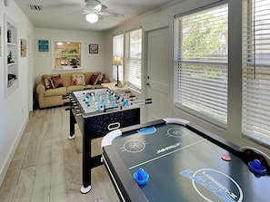 Game Room - Foosball, Air Hockey + TV