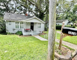 Lil’ house just for you! Close to Walmart, lakes and parks and minutes from I65