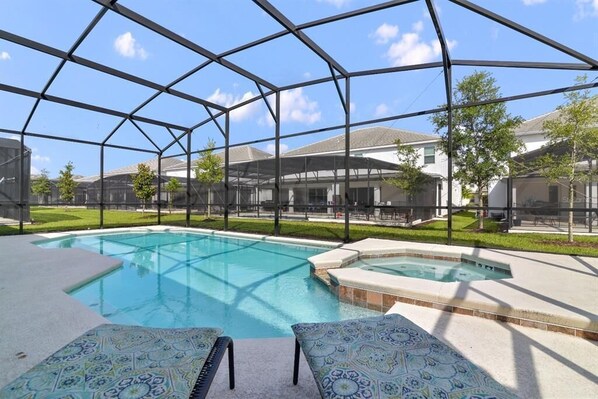 Indoor/outdoor pool