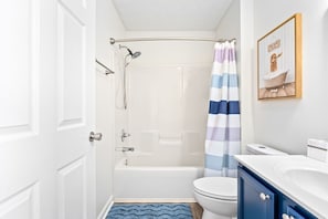 Queen Bathroom