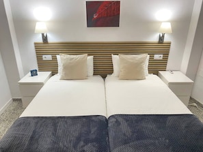 Room (1)