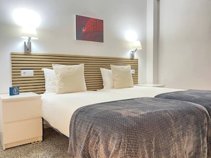 Room (2)