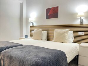 Room (3)
