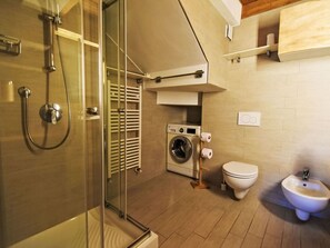 Flooring, Floor, Plumbing Fixture, Interior Design, Bathroom, Wall, Wood, Sink, Ceiling, Tap