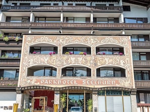Apartment, Commercial Building, Mixed-Use, Condominium, Balcony, Hotel