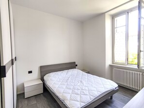 Chambre, Lit, Design Intérieur, Drap De Lit, Sol, Meubles, Sol, Literie, Pièce, Appartement