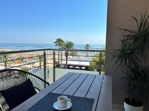 Lounge on the balcony