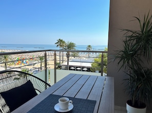 Lounge on the balcony