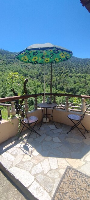 Terrasse 2 vor Hauseingang