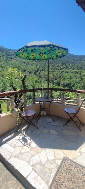 Terrasse 2 vor Hauseingang