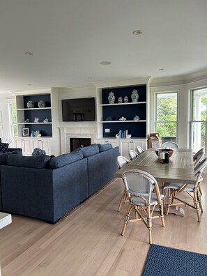 Living Room  & Kitchen FarmersTable