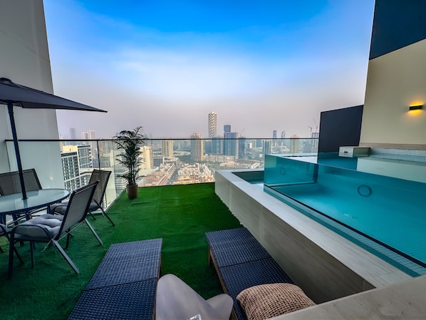 Elegant Swimming Pool
Furniture
Big terrace
City View