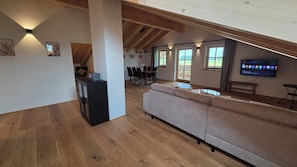Ferienwohnung 90 qm mit Balkon-Wohn-/Essbereich