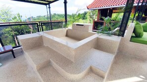 Outdoor spa tub